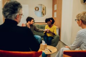 thérapeute en consultation collective